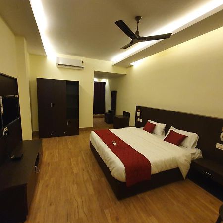 Suluru Sri Lakshmi Palace A/C酒店 外观 照片